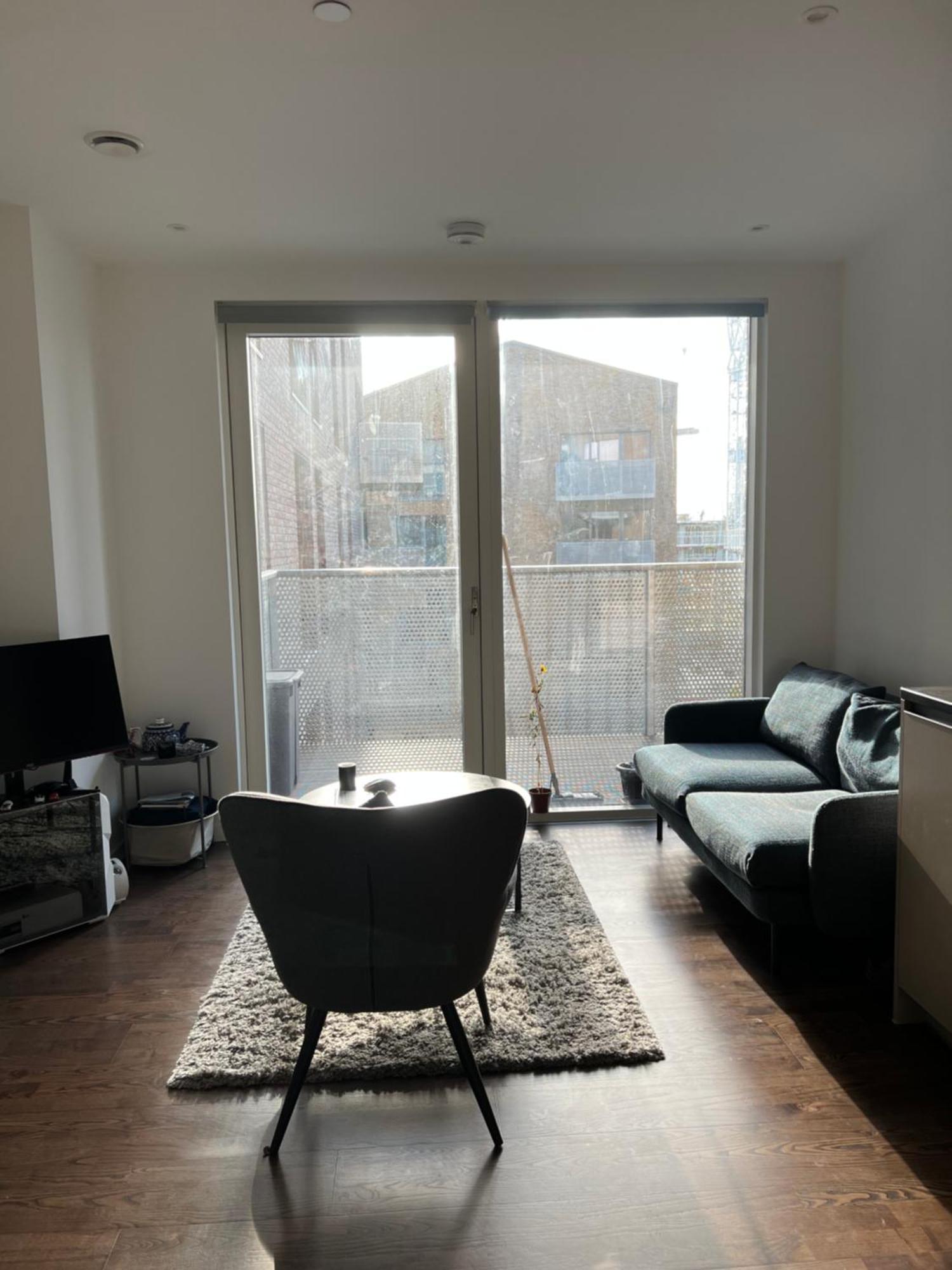 Modern 1 Bedroom With Balcony In Surrey Quays *